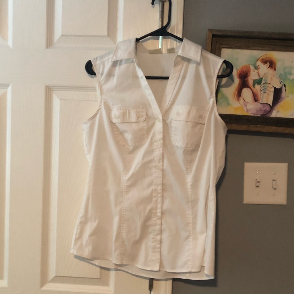Sleeveless white button up blouse🥑🥑🥑